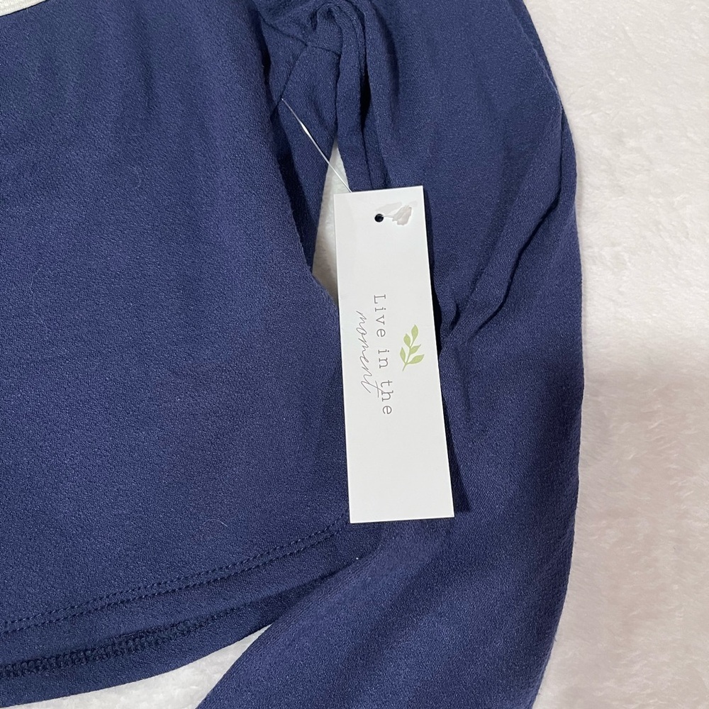 Live in The Moment Long Sleeved Crop Top - Size Large - Picture 5 of 7